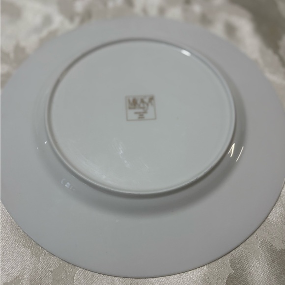 Mikasa White and Yellow Dinnerware Plate with Elegant Design - Picture 3 of 5